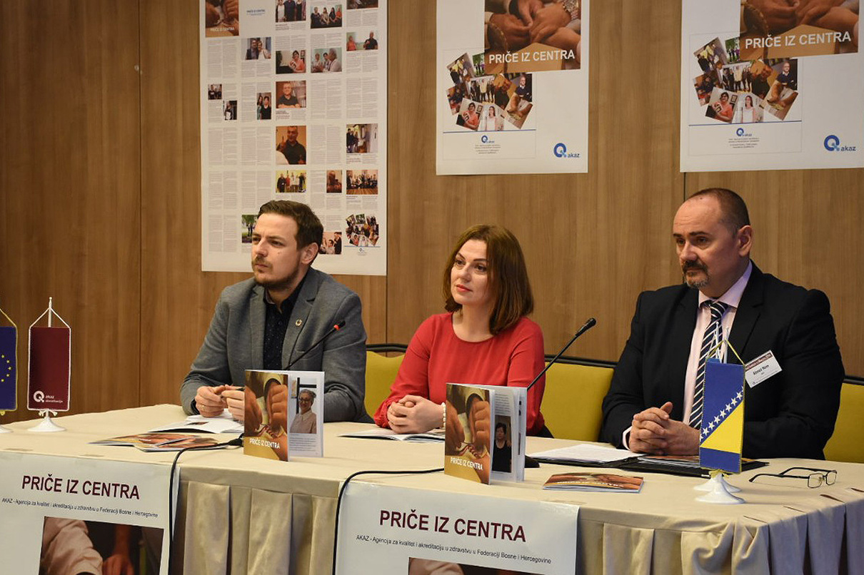 Almir Panjeta, Enisa Mešić i Ahmed Novo promovišu brošuru Priče iz centra